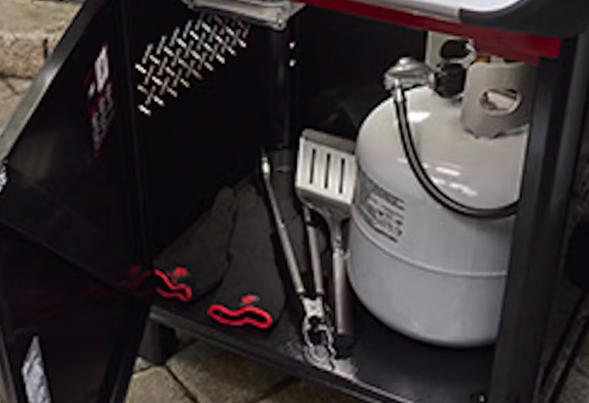 Απεικονίζεται το ντουλάπι της συσκευής.